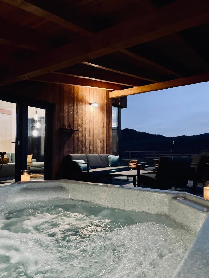 Mountain Lodge Rîşnov Exteriör bild