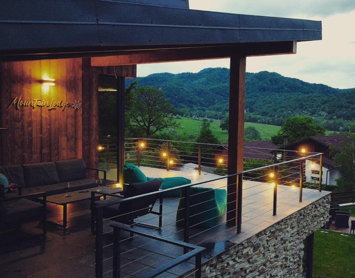 Mountain Lodge Rîşnov Exteriör bild
