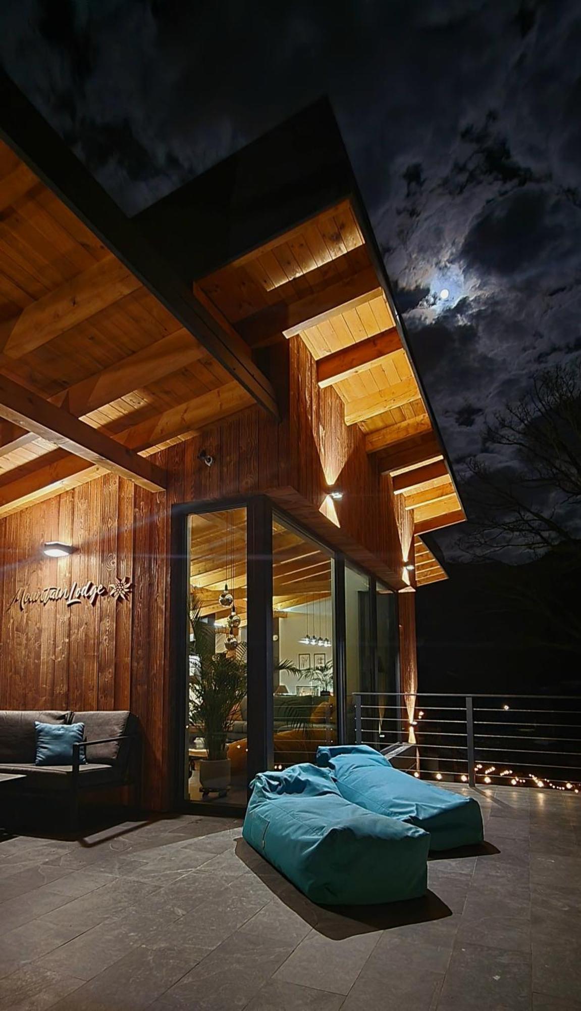 Mountain Lodge Rîşnov Exteriör bild