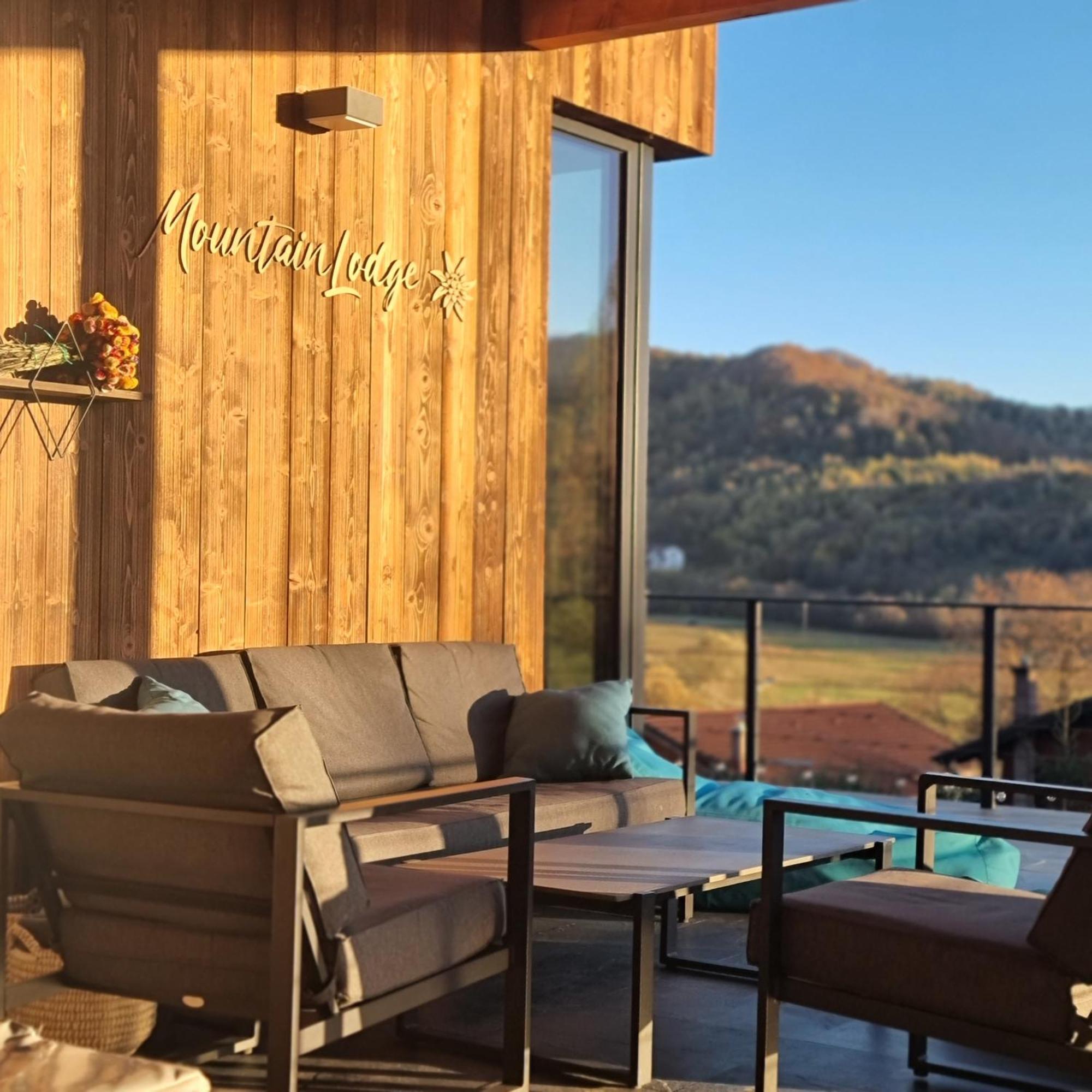 Mountain Lodge Rîşnov Exteriör bild
