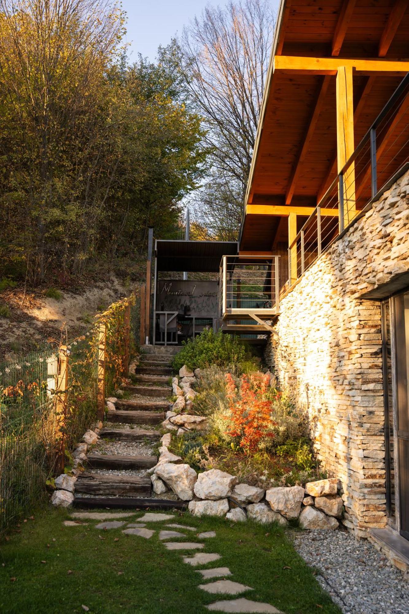 Mountain Lodge Rîşnov Exteriör bild